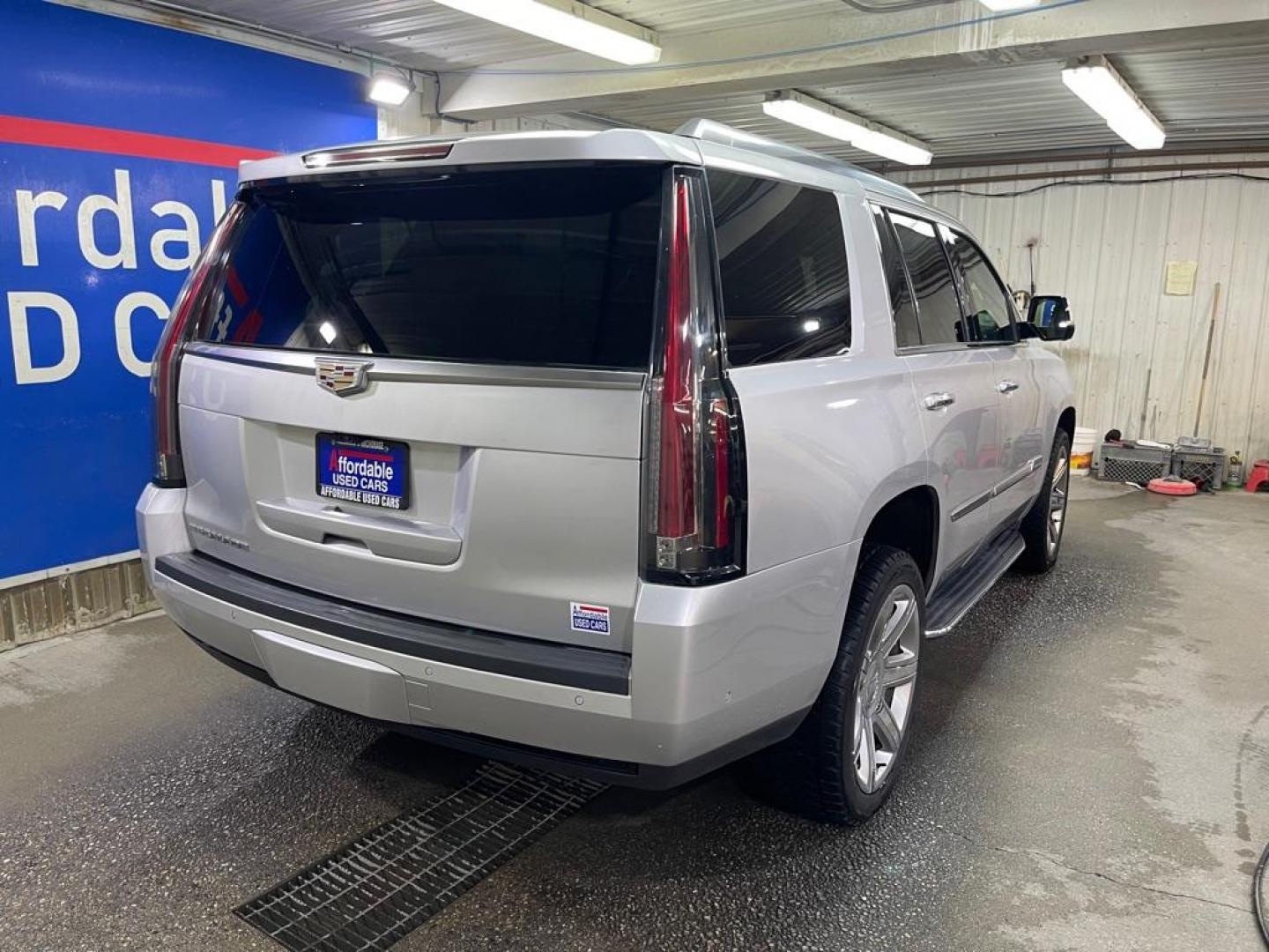 2018 SILVER CADILLAC ESCALADE LUXURY (1GYS4BKJ5JR) with an 6.2L engine, Automatic transmission, located at 2525 S. Cushman, Fairbanks, AK, 99701, (907) 452-5707, 64.824036, -147.712311 - Photo#2