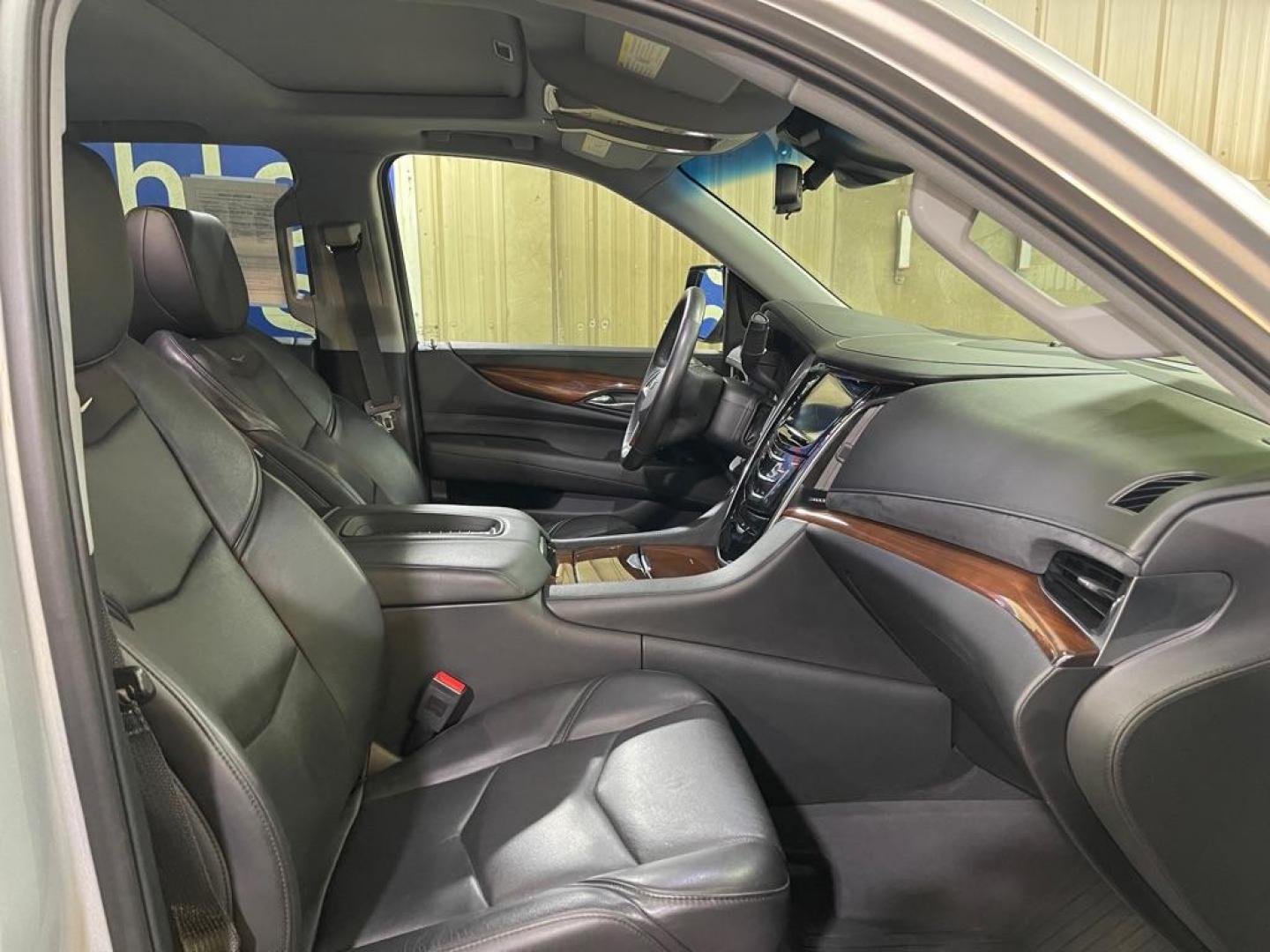 2018 SILVER CADILLAC ESCALADE LUXURY (1GYS4BKJ5JR) with an 6.2L engine, Automatic transmission, located at 2525 S. Cushman, Fairbanks, AK, 99701, (907) 452-5707, 64.824036, -147.712311 - Photo#3