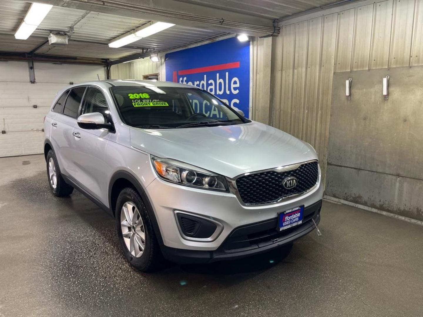 2016 SILVER KIA SORENTO LX (5XYPG4A38GG) with an 2.4L engine, Automatic transmission, located at 2525 S. Cushman, Fairbanks, AK, 99701, (907) 452-5707, 64.824036, -147.712311 - Photo#0