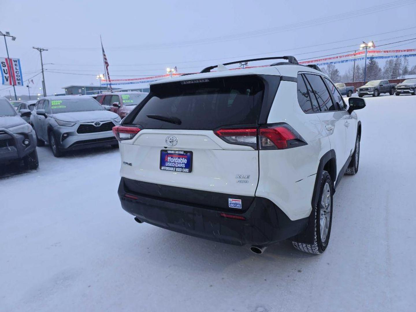 2022 WHITE TOYOTA RAV4 XLE XLE PREMIUM (2T3A1RFV6NW) with an 2.5L engine, Automatic transmission, located at 2525 S. Cushman, Fairbanks, AK, 99701, (907) 452-5707, 64.824036, -147.712311 - Photo#1