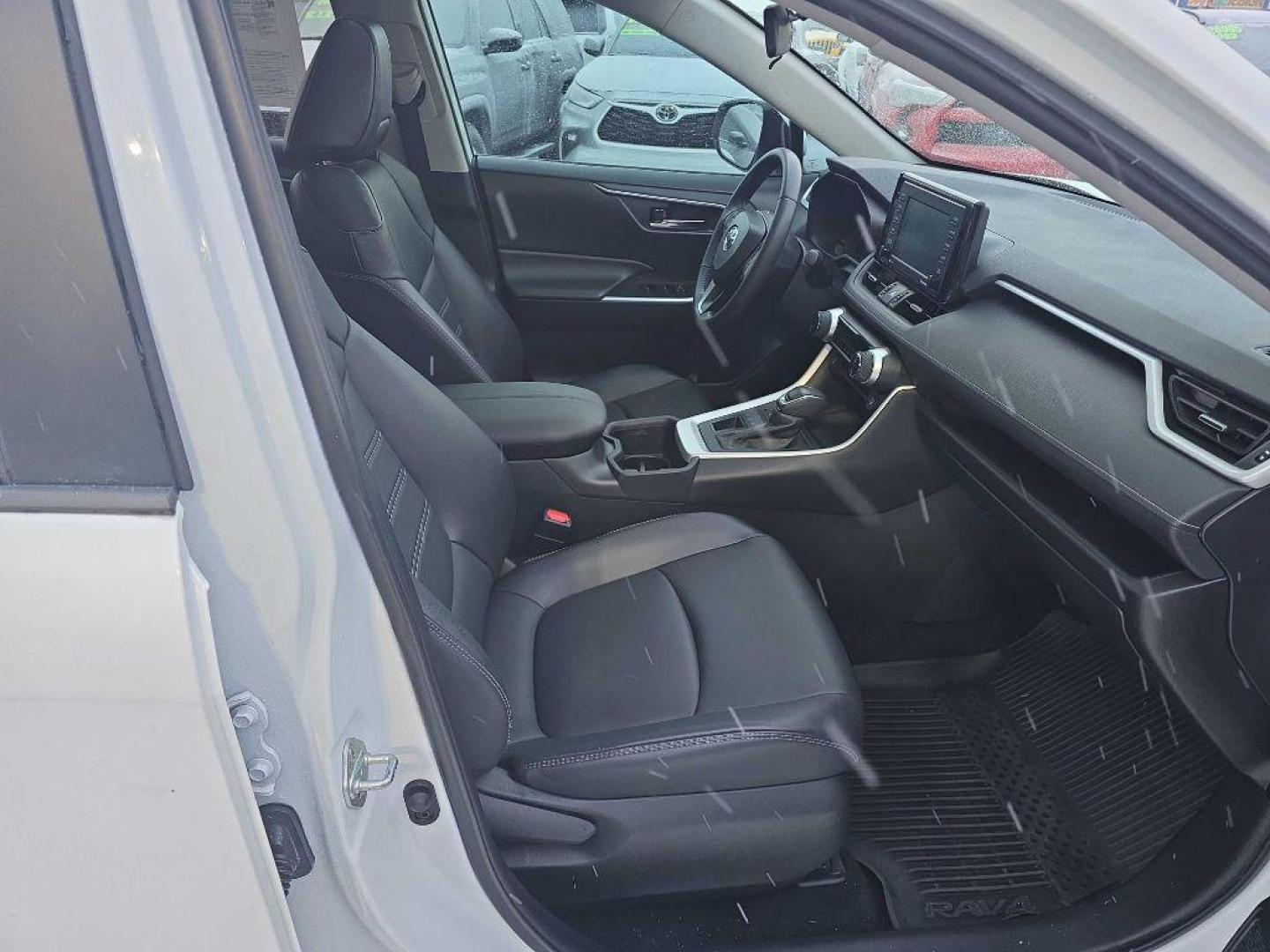 2022 WHITE TOYOTA RAV4 XLE XLE PREMIUM (2T3A1RFV6NW) with an 2.5L engine, Automatic transmission, located at 2525 S. Cushman, Fairbanks, AK, 99701, (907) 452-5707, 64.824036, -147.712311 - Photo#3