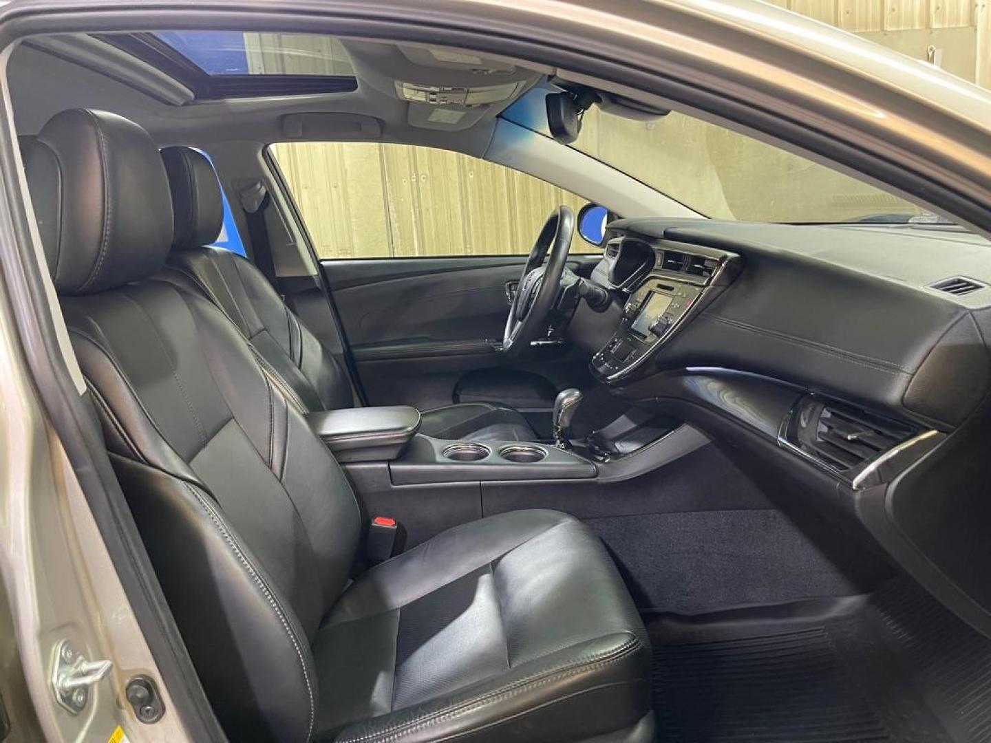 2018 TAN TOYOTA AVALON XLE (4T1BK1EB1JU) with an 3.5L engine, Automatic transmission, located at 2525 S. Cushman, Fairbanks, AK, 99701, (907) 452-5707, 64.824036, -147.712311 - Photo#3