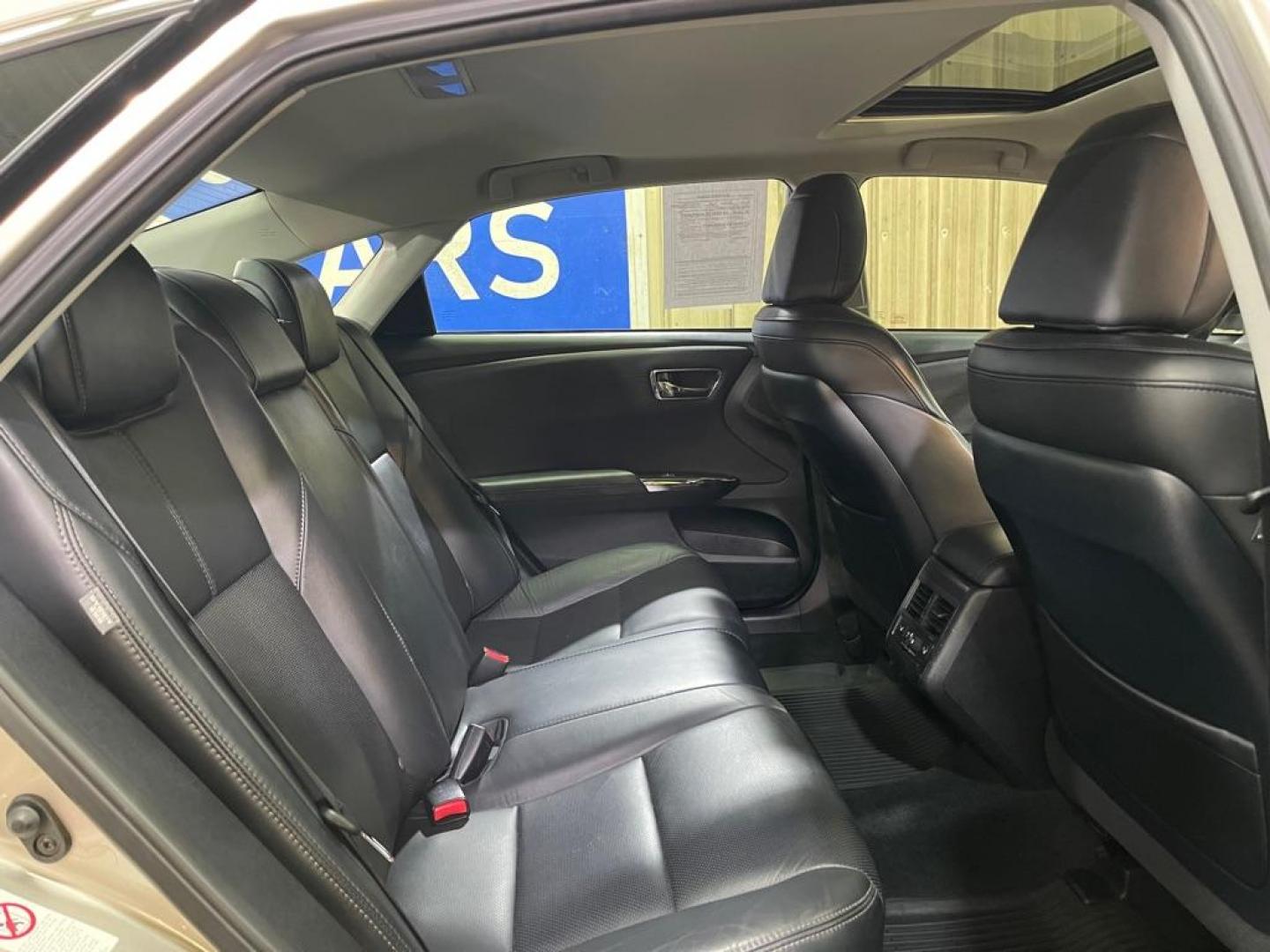 2018 TAN TOYOTA AVALON XLE (4T1BK1EB1JU) with an 3.5L engine, Automatic transmission, located at 2525 S. Cushman, Fairbanks, AK, 99701, (907) 452-5707, 64.824036, -147.712311 - Photo#4