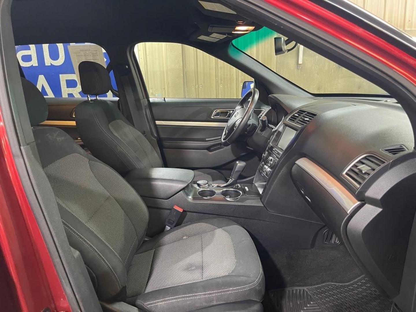 2016 RED FORD EXPLORER XLT (1FM5K8D86GG) with an 3.5L engine, Automatic transmission, located at 2525 S. Cushman, Fairbanks, AK, 99701, (907) 452-5707, 64.824036, -147.712311 - Photo#3
