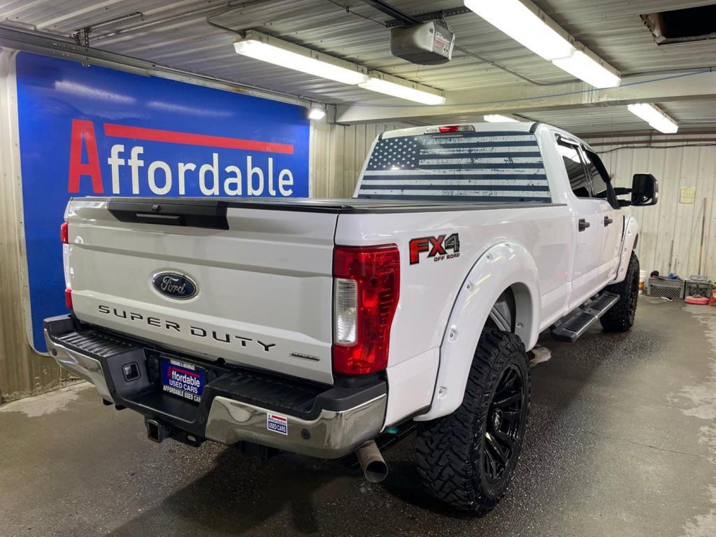 2018 WHITE FORD F350 SUPER DUTY (1FT8W3B64JE) with an 6.2L engine, Automatic transmission, located at 2525 S. Cushman, Fairbanks, AK, 99701, (907) 452-5707, 64.824036, -147.712311 - Photo#2