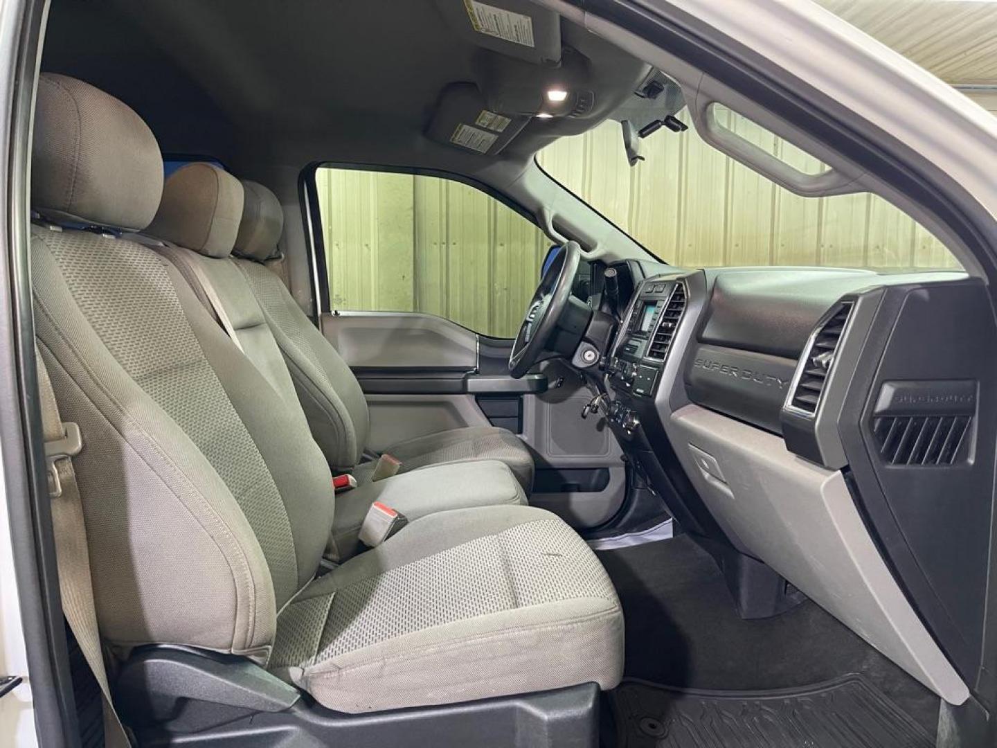 2018 WHITE FORD F350 SUPER DUTY (1FT8W3B64JE) with an 6.2L engine, Automatic transmission, located at 2525 S. Cushman, Fairbanks, AK, 99701, (907) 452-5707, 64.824036, -147.712311 - Photo#3