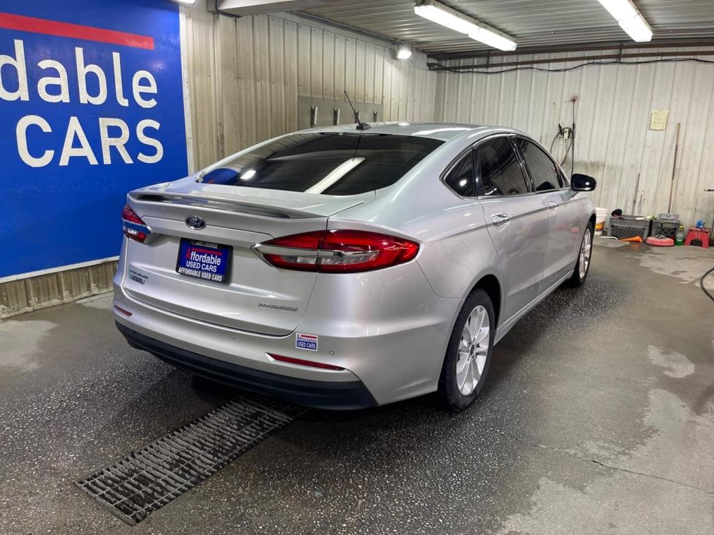 2019 SILVER FORD FUSION TITANIUM (3FA6P0SU4KR) with an 2.0L engine, Continuously Variable transmission, located at 2525 S. Cushman, Fairbanks, AK, 99701, (907) 452-5707, 64.824036, -147.712311 - Photo#2