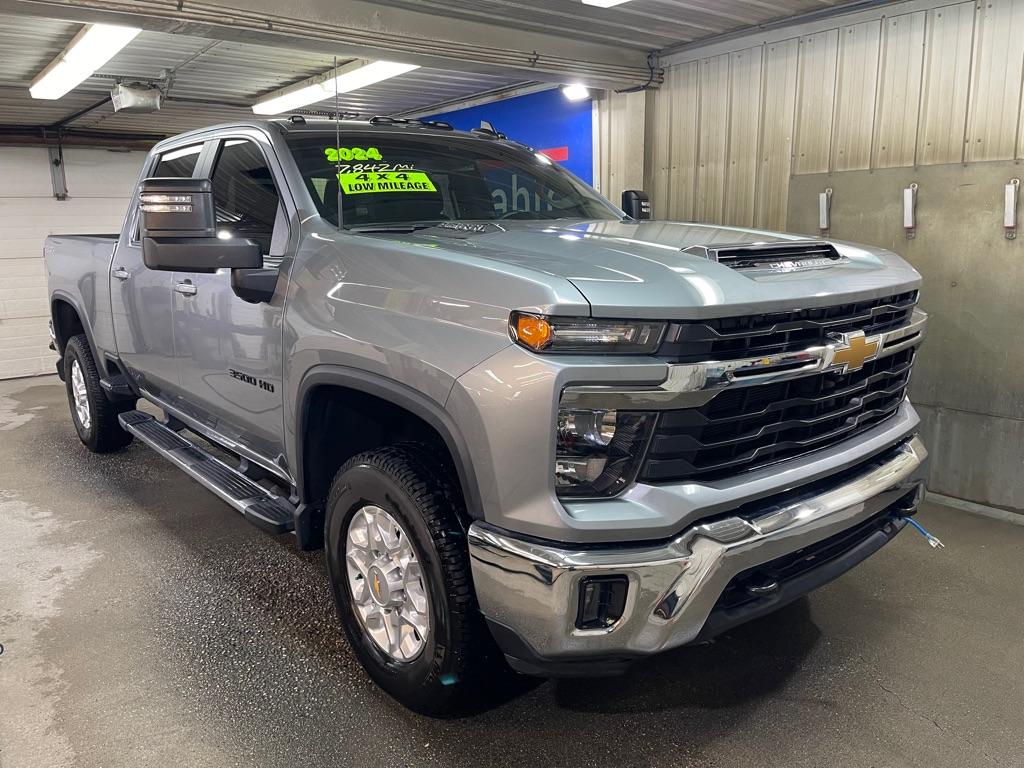 photo of 2024 CHEVROLET SILVERADO 3500 LT