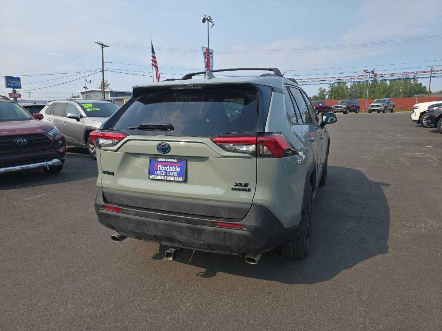 2020 GRAY TOYOTA RAV4 XLE (2T3RWRFVXLW) with an 2.5L engine, Continuously Variable transmission, located at 2525 S. Cushman, Fairbanks, AK, 99701, (907) 452-5707, 64.824036, -147.712311 - Photo#2