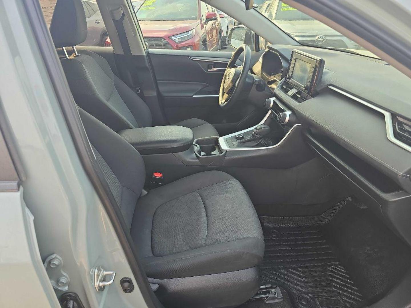2020 GRAY TOYOTA RAV4 XLE (2T3RWRFVXLW) with an 2.5L engine, Continuously Variable transmission, located at 2525 S. Cushman, Fairbanks, AK, 99701, (907) 452-5707, 64.824036, -147.712311 - Photo#3
