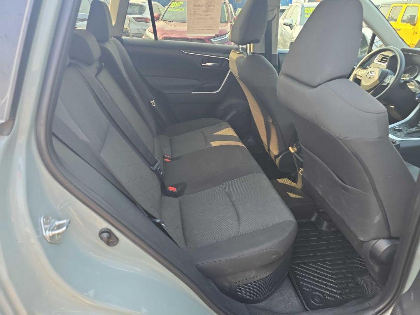 2020 GRAY TOYOTA RAV4 XLE (2T3RWRFVXLW) with an 2.5L engine, Continuously Variable transmission, located at 2525 S. Cushman, Fairbanks, AK, 99701, (907) 452-5707, 64.824036, -147.712311 - Photo#4