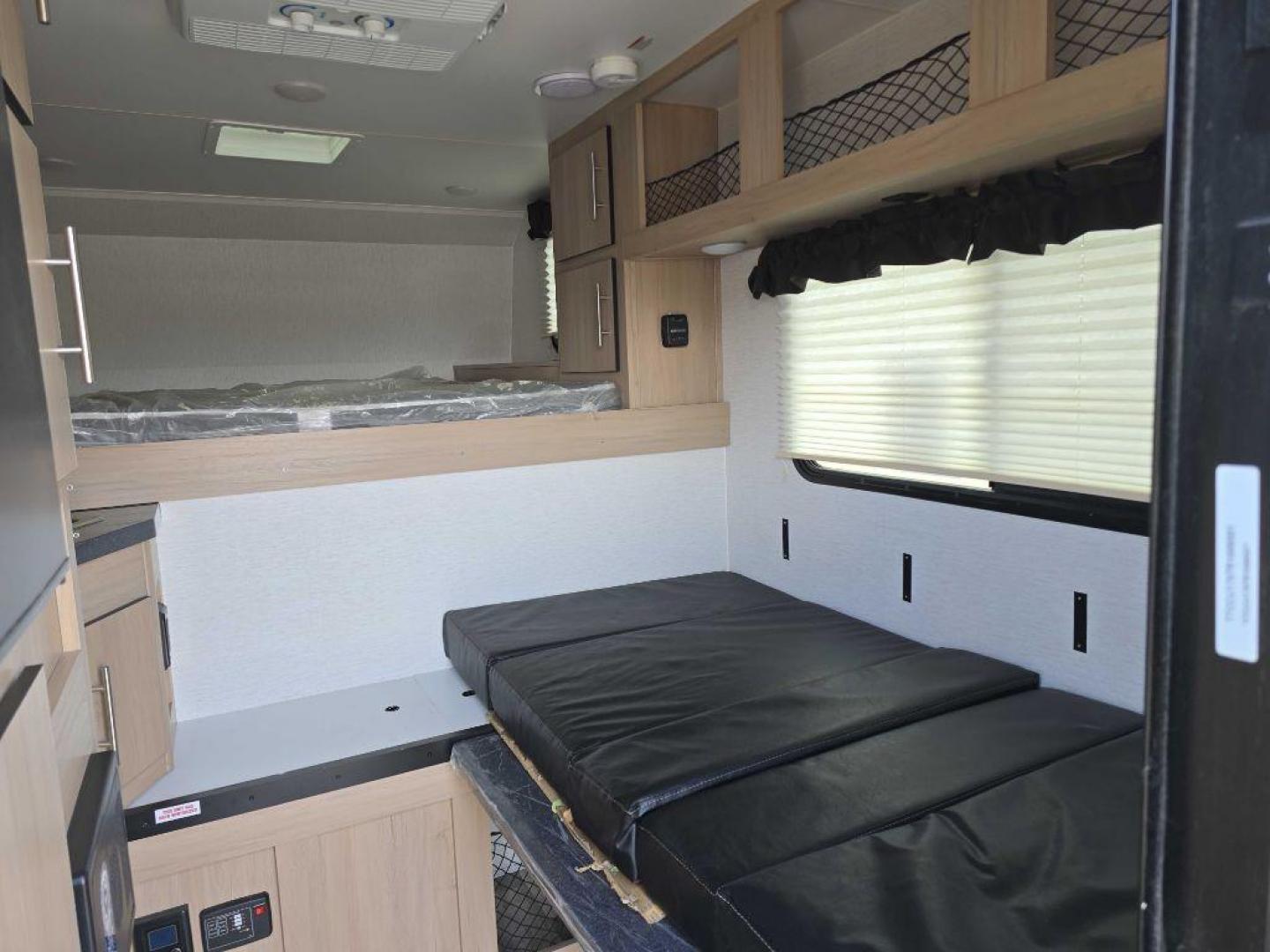 2024 WHITE TRAVEL LITE UP COUNTRY Slide In (TTCCU1707R1) , Automatic transmission, located at 2525 S. Cushman, Fairbanks, AK, 99701, (907) 452-5707, 64.824036, -147.712311 - Photo#5