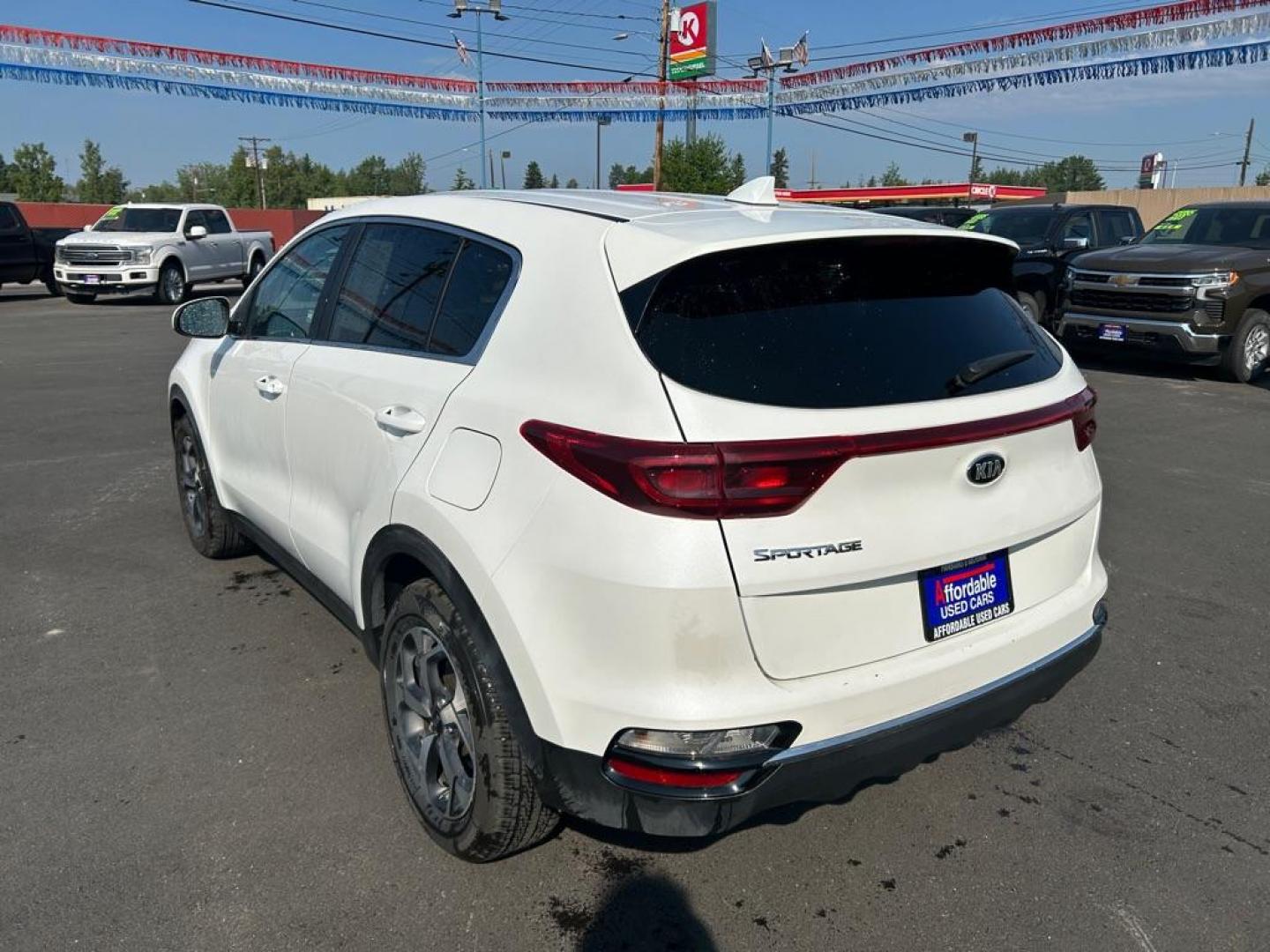 2021 WHITE KIA SPORTAGE LX (KNDPM3AC5M7) with an 2.4L engine, Automatic transmission, located at 2525 S. Cushman, Fairbanks, AK, 99701, (907) 452-5707, 64.824036, -147.712311 - Photo#3