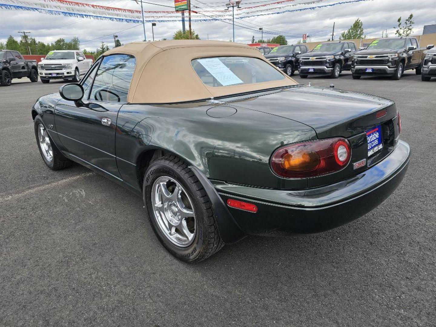 1997 GREEN MAZDA MX-5 MIATA (JM1NA3534V0) with an 1.8L engine, Automatic transmission, located at 2525 S. Cushman, Fairbanks, AK, 99701, (907) 452-5707, 64.824036, -147.712311 - Photo#0