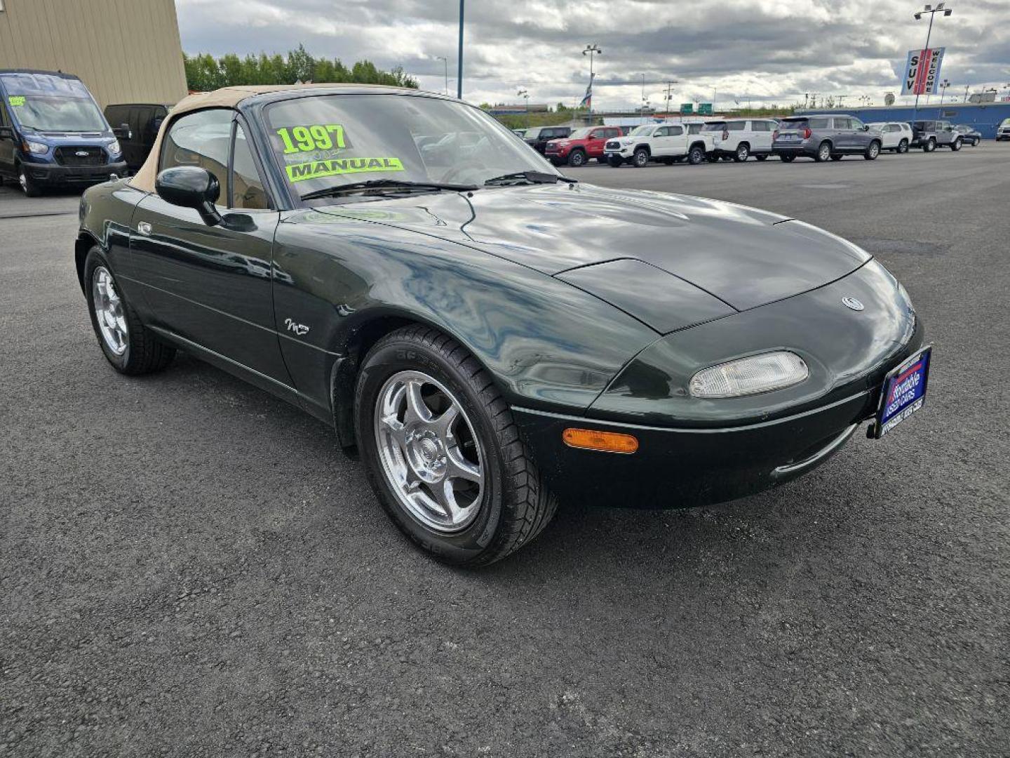 1997 GREEN MAZDA MX-5 MIATA (JM1NA3534V0) with an 1.8L engine, Automatic transmission, located at 2525 S. Cushman, Fairbanks, AK, 99701, (907) 452-5707, 64.824036, -147.712311 - Photo#2