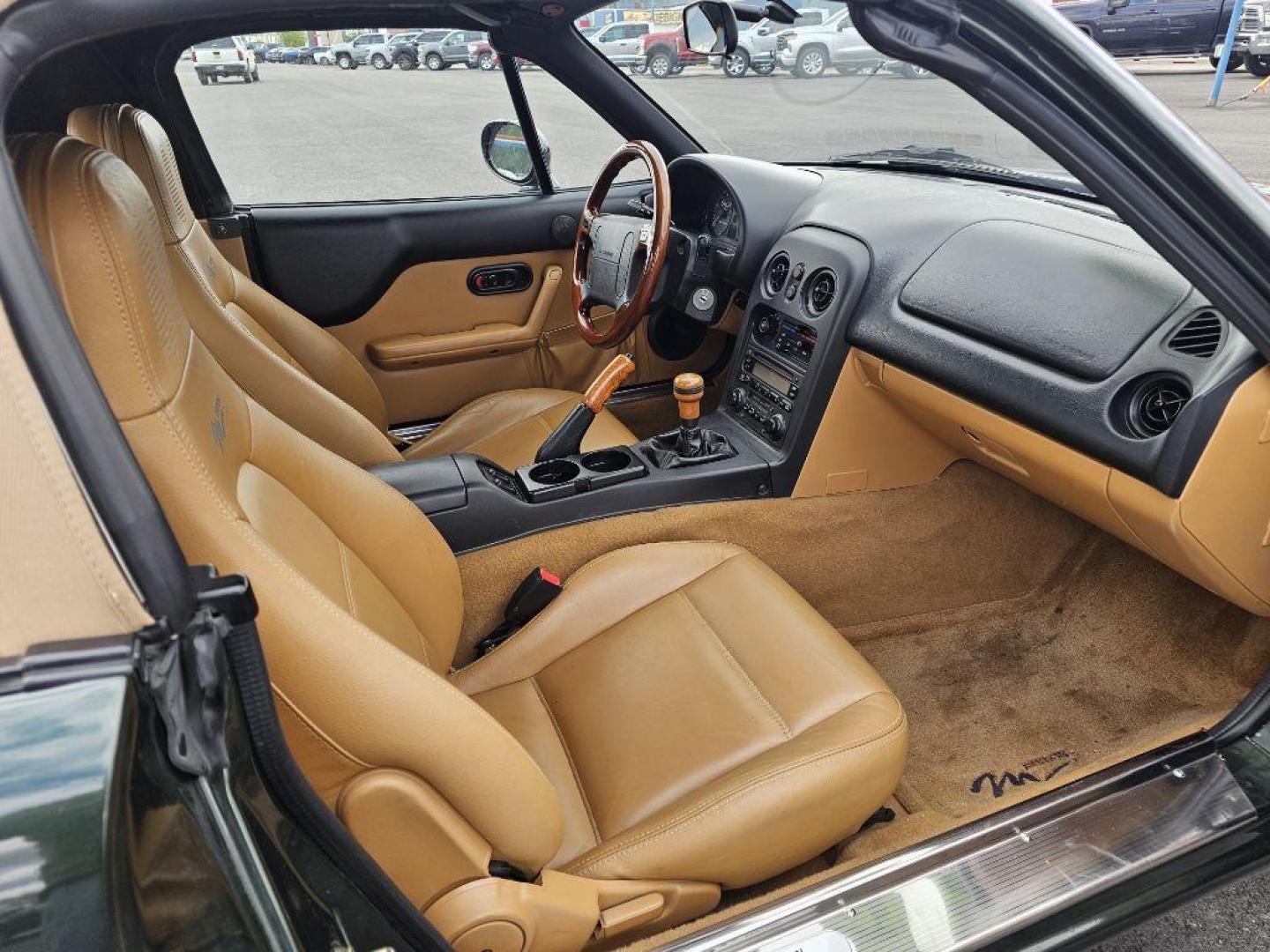 1997 GREEN MAZDA MX-5 MIATA (JM1NA3534V0) with an 1.8L engine, Automatic transmission, located at 2525 S. Cushman, Fairbanks, AK, 99701, (907) 452-5707, 64.824036, -147.712311 - Photo#4