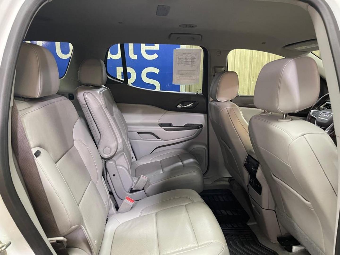 2020 WHITE GMC ACADIA SLT (1GKKNMLS0LZ) with an 3.6L engine, Automatic transmission, located at 2525 S. Cushman, Fairbanks, AK, 99701, (907) 452-5707, 64.824036, -147.712311 - Photo#4