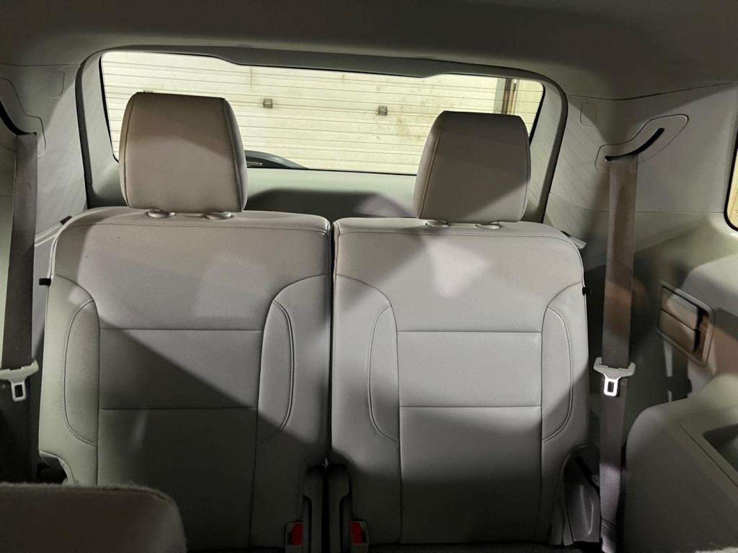 2020 WHITE GMC ACADIA SLT (1GKKNMLS0LZ) with an 3.6L engine, Automatic transmission, located at 2525 S. Cushman, Fairbanks, AK, 99701, (907) 452-5707, 64.824036, -147.712311 - Photo#5