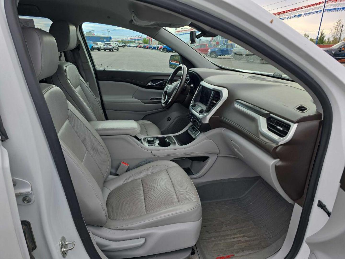 2020 WHITE GMC ACADIA SLT (1GKKNMLS0LZ) with an 3.6L engine, Automatic transmission, located at 2525 S. Cushman, Fairbanks, AK, 99701, (907) 452-5707, 64.824036, -147.712311 - Photo#3