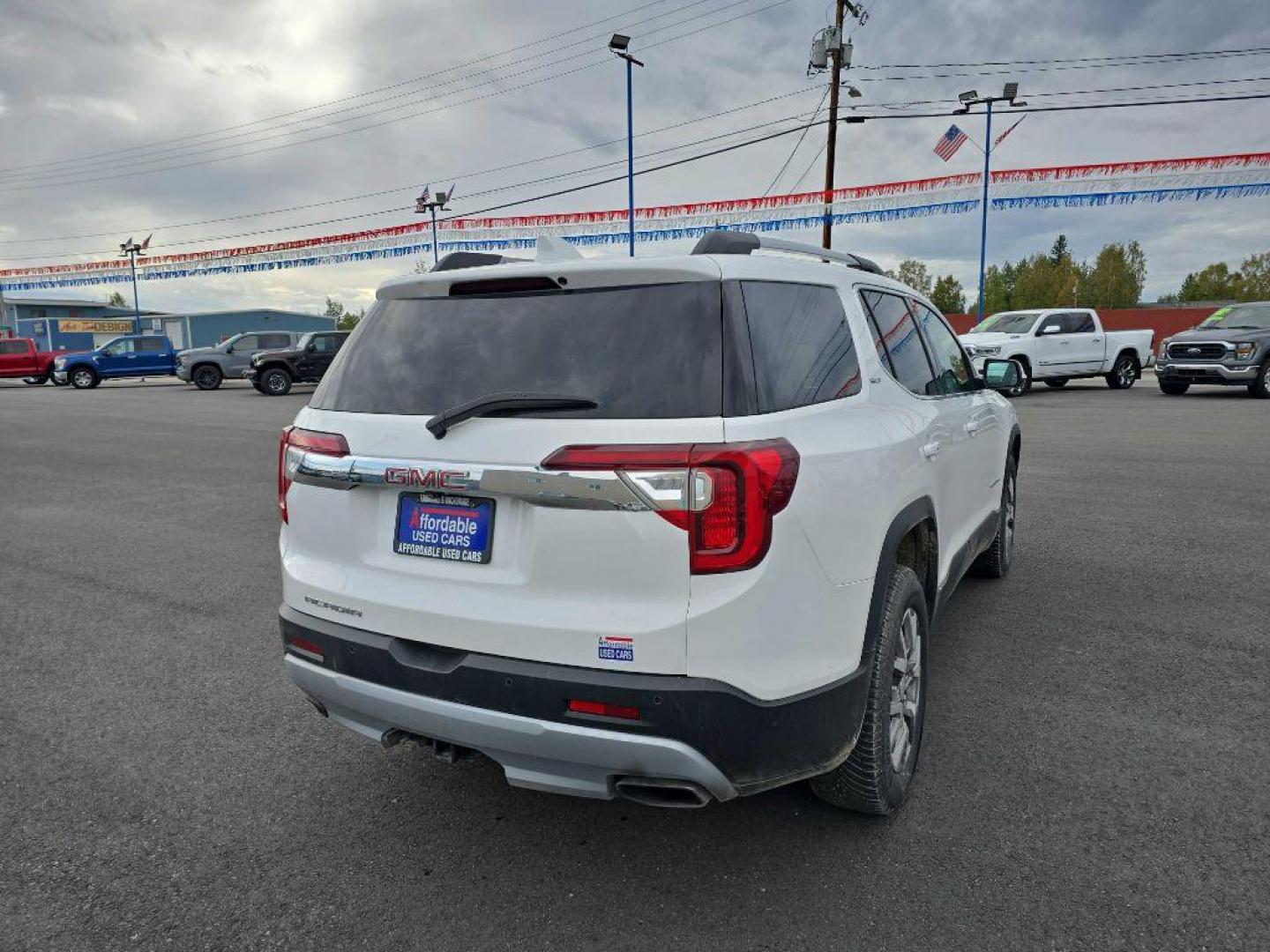 2020 WHITE GMC ACADIA SLT (1GKKNMLS0LZ) with an 3.6L engine, Automatic transmission, located at 2525 S. Cushman, Fairbanks, AK, 99701, (907) 452-5707, 64.824036, -147.712311 - Photo#2