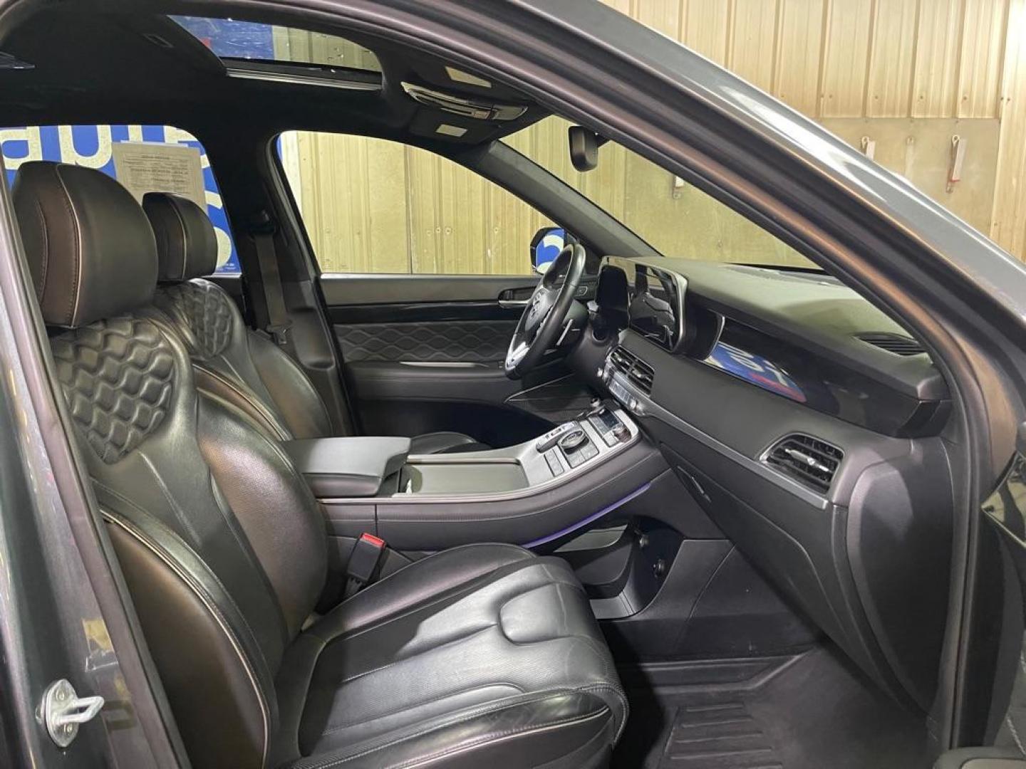 2022 GRAY HYUNDAI PALISADE CALLIGRAPHY (KM8R7DHEXNU) with an 3.8L engine, Automatic transmission, located at 2525 S. Cushman, Fairbanks, AK, 99701, (907) 452-5707, 64.824036, -147.712311 - Photo#3