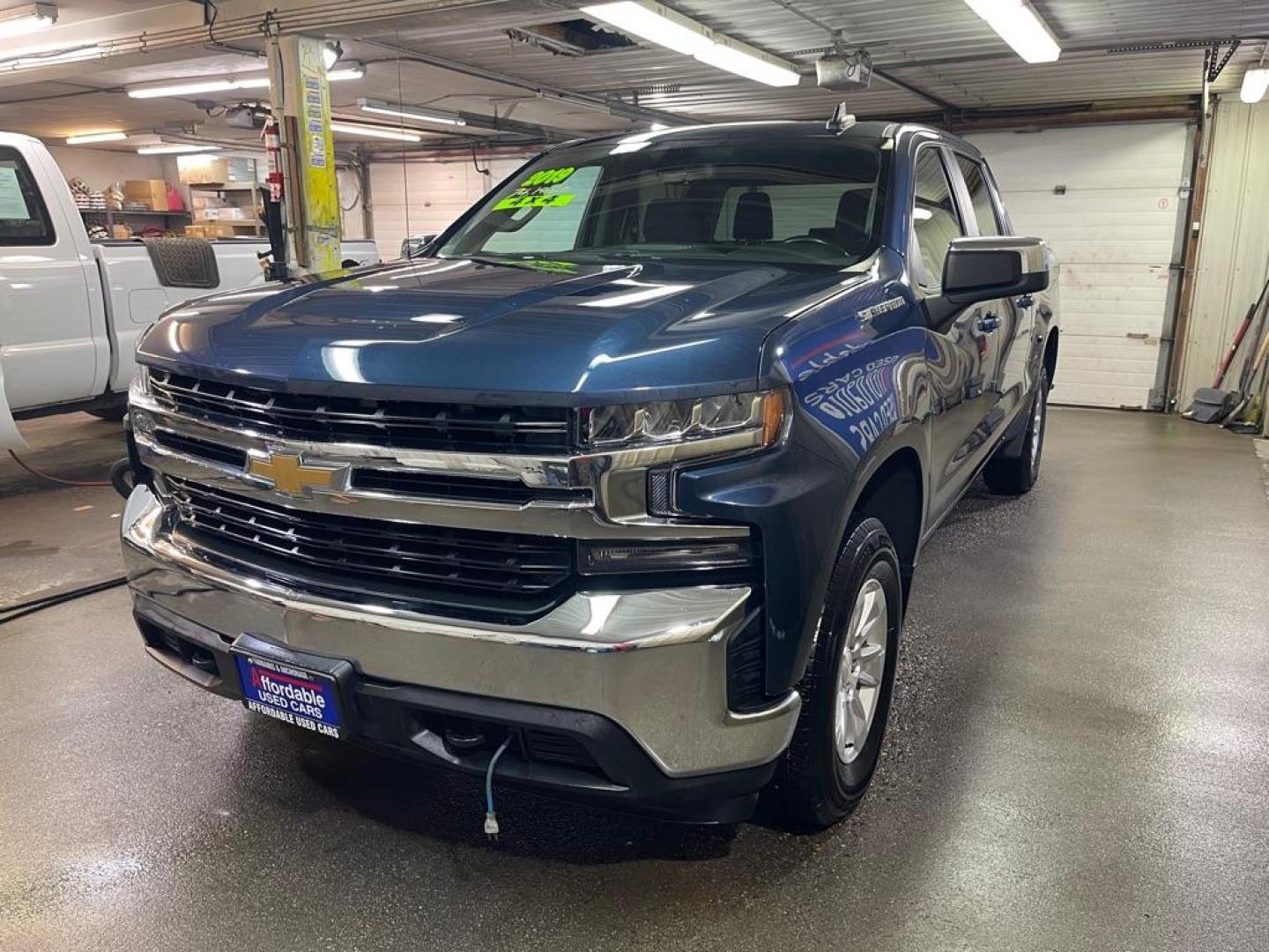 2019 BLUE CHEVROLET SILVERADO 1500 LT (3GCUYDED0KG) with an 5.3L engine, Automatic transmission, located at 2525 S. Cushman, Fairbanks, AK, 99701, (907) 452-5707, 64.824036, -147.712311 - Photo#1