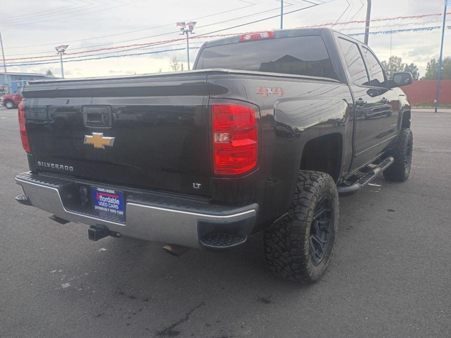 2018 BLACK CHEVROLET SILVERADO 1500 LT (3GCUKREC5JG) with an 5.3L engine, Automatic transmission, located at 2525 S. Cushman, Fairbanks, AK, 99701, (907) 452-5707, 64.824036, -147.712311 - Photo#3