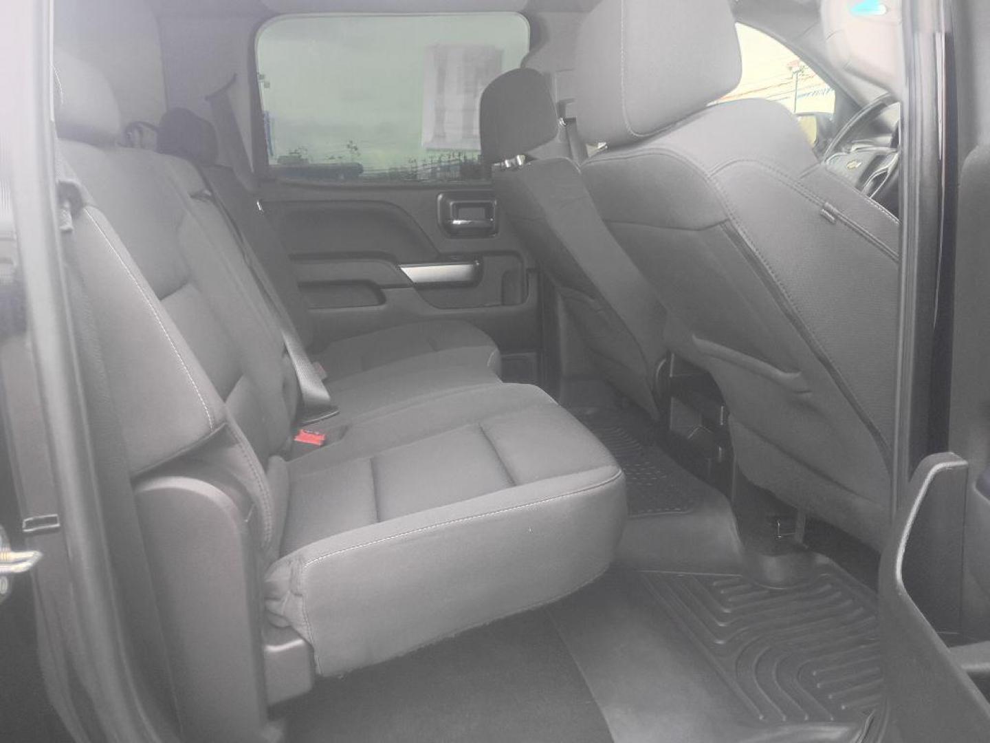2018 BLACK CHEVROLET SILVERADO 1500 LT (3GCUKREC5JG) with an 5.3L engine, Automatic transmission, located at 2525 S. Cushman, Fairbanks, AK, 99701, (907) 452-5707, 64.824036, -147.712311 - Photo#4