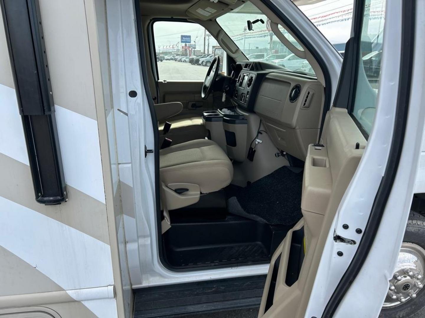 2019 BEIGE FORD ECONOLINE E450 SUPER DUTY CUTAWAY VAN (1FDXE4FS8KD) with an 6.8L engine, Automatic transmission, located at 2525 S. Cushman, Fairbanks, AK, 99701, (907) 452-5707, 64.824036, -147.712311 - Photo#4