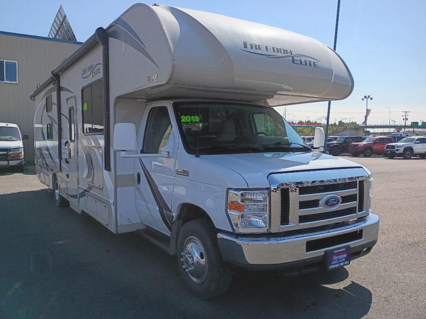 2019 WHITE FORD ECONOLINE E450 SUPER DUTY CUTAWAY VAN (1FDXE4FS8KD) with an 6.8L engine, Automatic transmission, located at 2525 S. Cushman, Fairbanks, AK, 99701, (907) 452-5707, 64.824036, -147.712311 - Photo#0