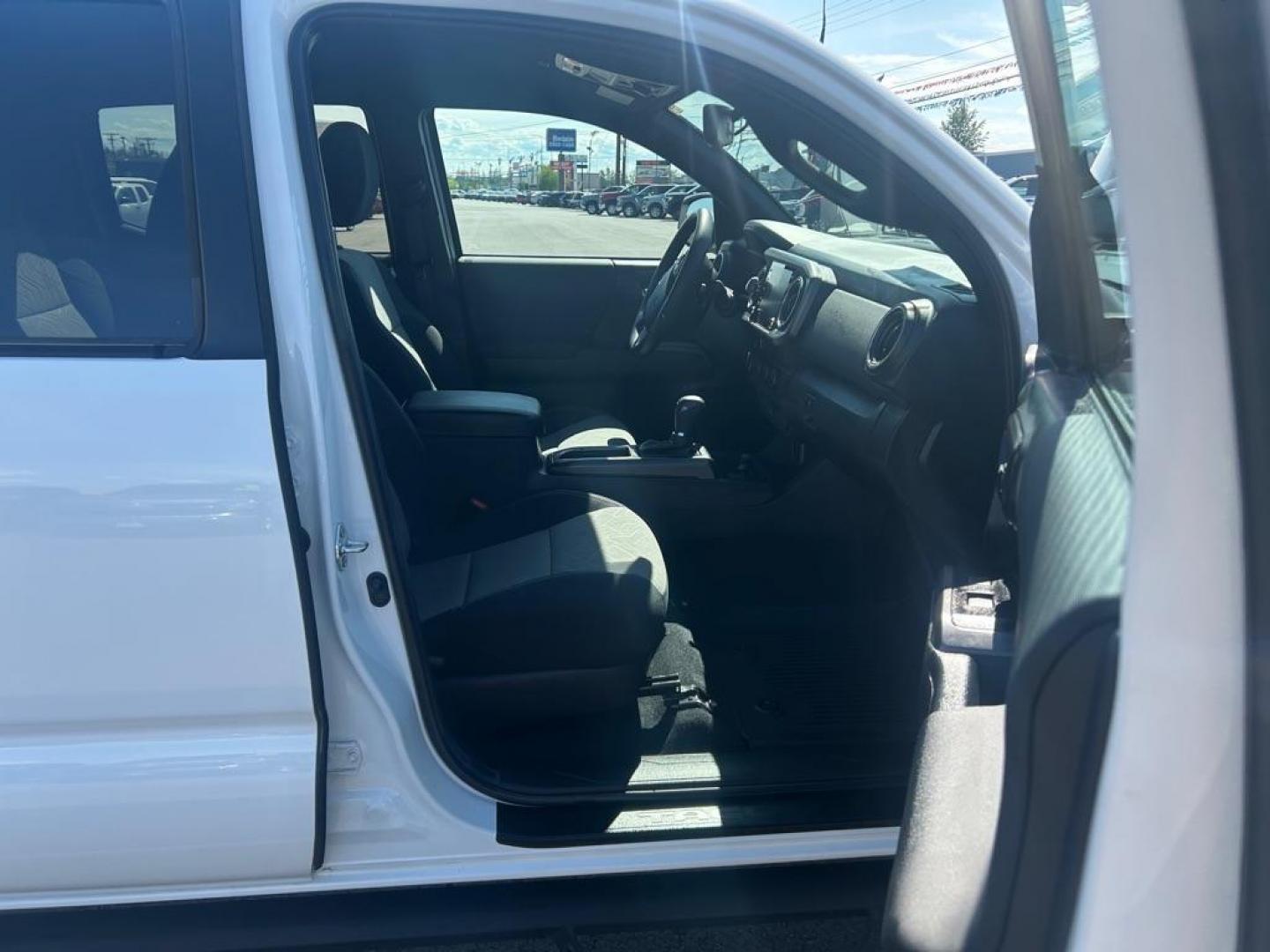 2023 WHITE TOYOTA TACOMA DOUBLE CAB (3TMCZ5AN2PM) with an 3.5L engine, Automatic transmission, located at 2525 S. Cushman, Fairbanks, AK, 99701, (907) 452-5707, 64.824036, -147.712311 - Photo#4