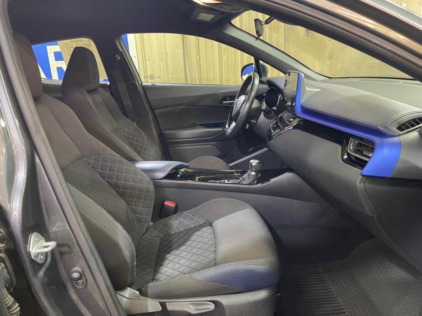 2020 GRAY TOYOTA C-HR XLE (NMTKHMBX0LR) with an 2.0L engine, Continuously Variable transmission, located at 2525 S. Cushman, Fairbanks, AK, 99701, (907) 452-5707, 64.824036, -147.712311 - Photo#3