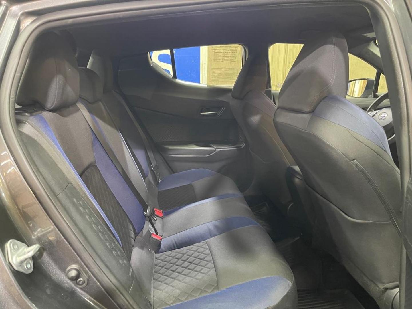 2020 GRAY TOYOTA C-HR XLE (NMTKHMBX0LR) with an 2.0L engine, Continuously Variable transmission, located at 2525 S. Cushman, Fairbanks, AK, 99701, (907) 452-5707, 64.824036, -147.712311 - Photo#4