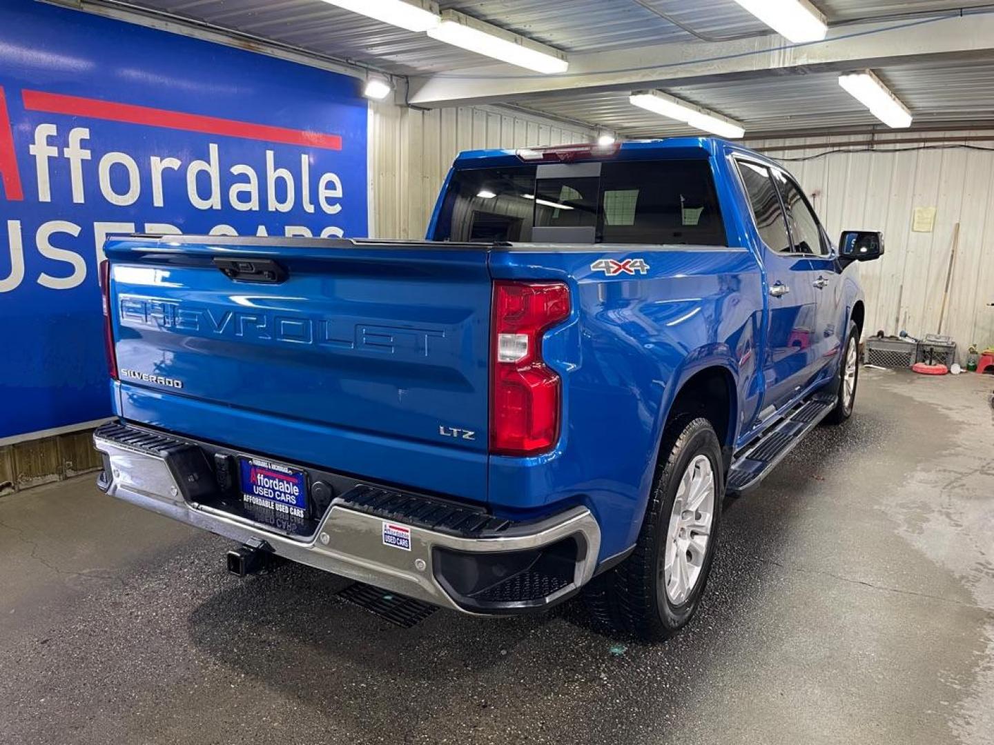 2022 BLUE CHEVROLET SILVERADO 1500 LTZ (1GCUDGED7NZ) with an 5.3L engine, Automatic transmission, located at 2525 S. Cushman, Fairbanks, AK, 99701, (907) 452-5707, 64.824036, -147.712311 - Photo#2