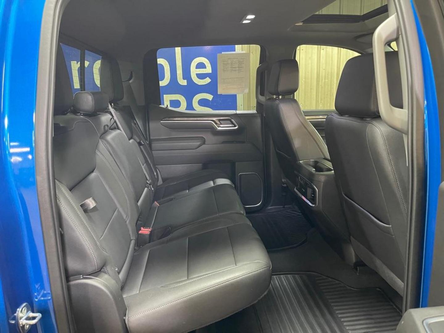 2022 BLUE CHEVROLET SILVERADO 1500 LTZ (1GCUDGED7NZ) with an 5.3L engine, Automatic transmission, located at 2525 S. Cushman, Fairbanks, AK, 99701, (907) 452-5707, 64.824036, -147.712311 - Photo#4