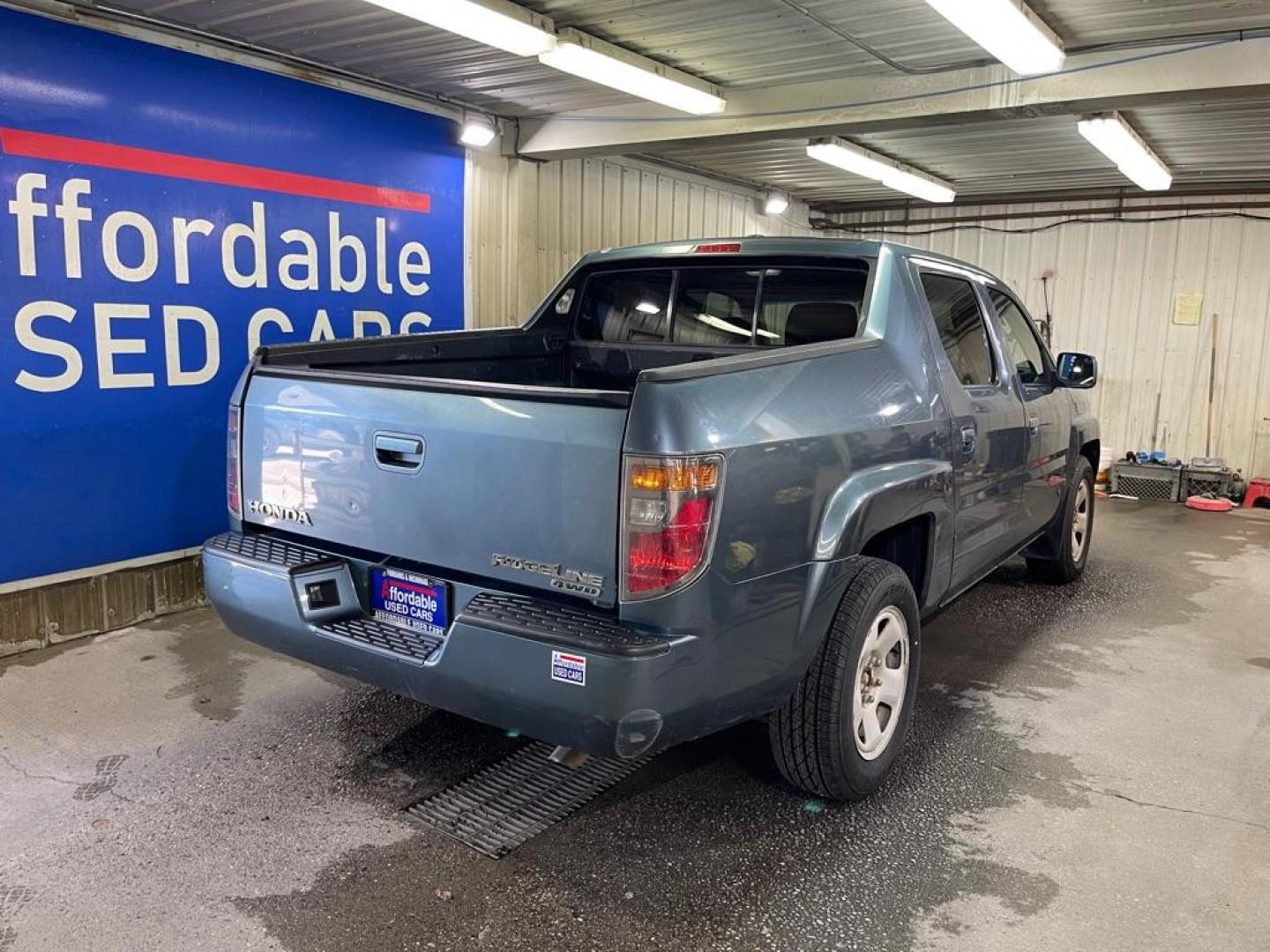 2007 GRAY HONDA RIDGELINE RTL (2HJYK16537H) with an 3.5L engine, Automatic transmission, located at 2525 S. Cushman, Fairbanks, AK, 99701, (907) 452-5707, 64.824036, -147.712311 - Photo#2