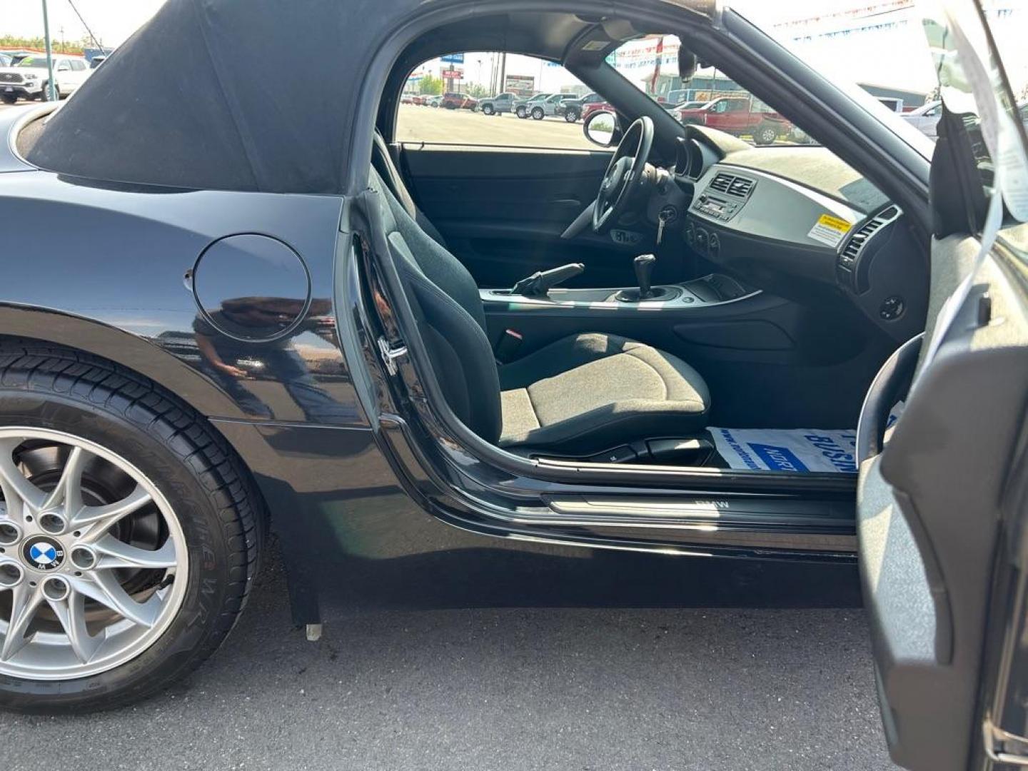 2004 BLACK BMW Z4 2.5 (4USBT33544L) with an 2.5L engine, 5-Speed Manual transmission, located at 2525 S. Cushman, Fairbanks, AK, 99701, (907) 452-5707, 64.824036, -147.712311 - Photo#4