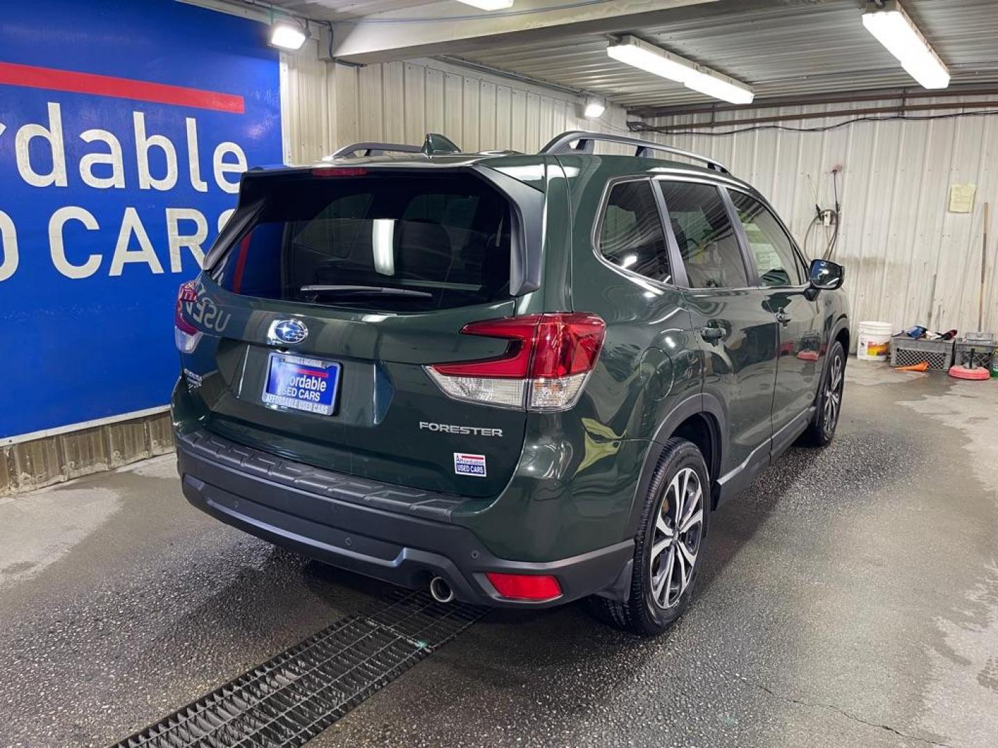 2022 GREEN SUBARU FORESTER LIMITED (JF2SKAPC3NH) with an 2.5L engine, Automatic transmission, located at 2525 S. Cushman, Fairbanks, AK, 99701, (907) 452-5707, 64.824036, -147.712311 - Photo#2