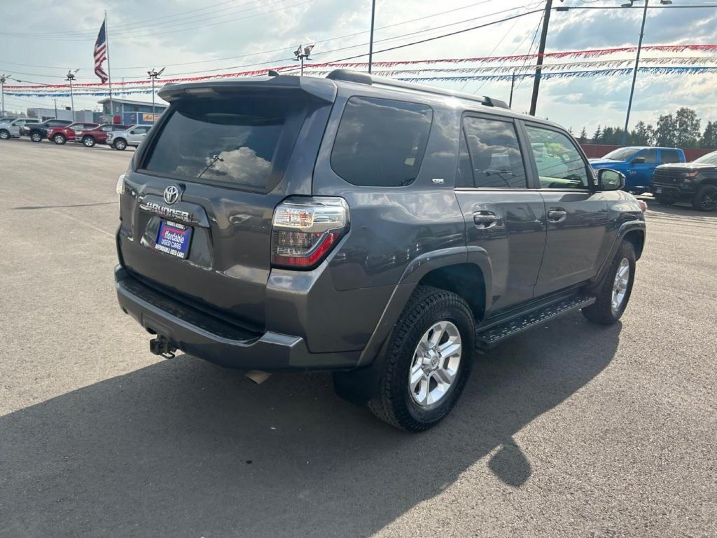 2021 GRAY TOYOTA 4RUNNER SR5/SR5 PREMIUM (JTEMU5JR3M5) with an 4.0L engine, Automatic transmission, located at 2525 S. Cushman, Fairbanks, AK, 99701, (907) 452-5707, 64.824036, -147.712311 - Photo#2
