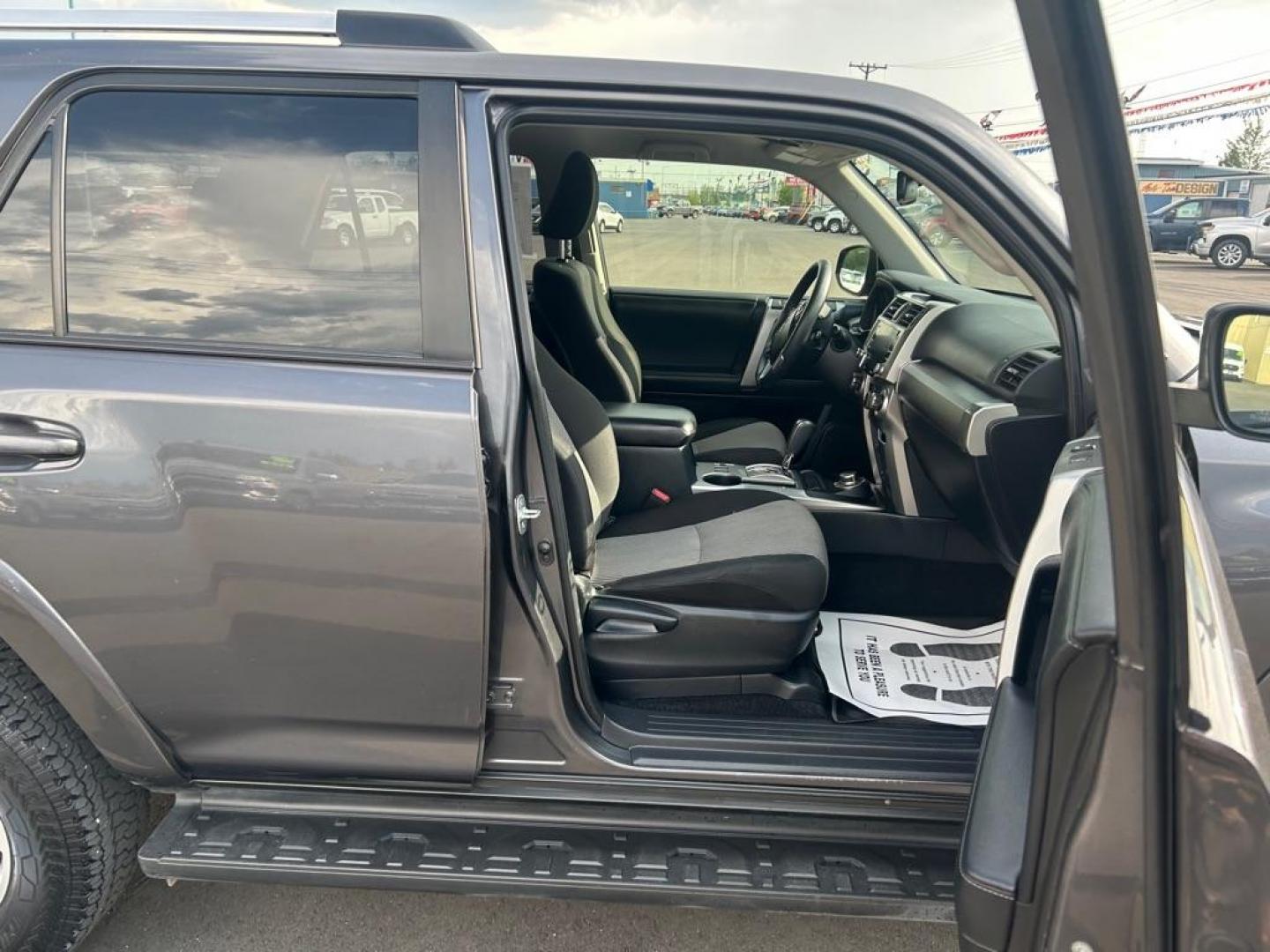 2021 GRAY TOYOTA 4RUNNER SR5/SR5 PREMIUM (JTEMU5JR3M5) with an 4.0L engine, Automatic transmission, located at 2525 S. Cushman, Fairbanks, AK, 99701, (907) 452-5707, 64.824036, -147.712311 - Photo#4