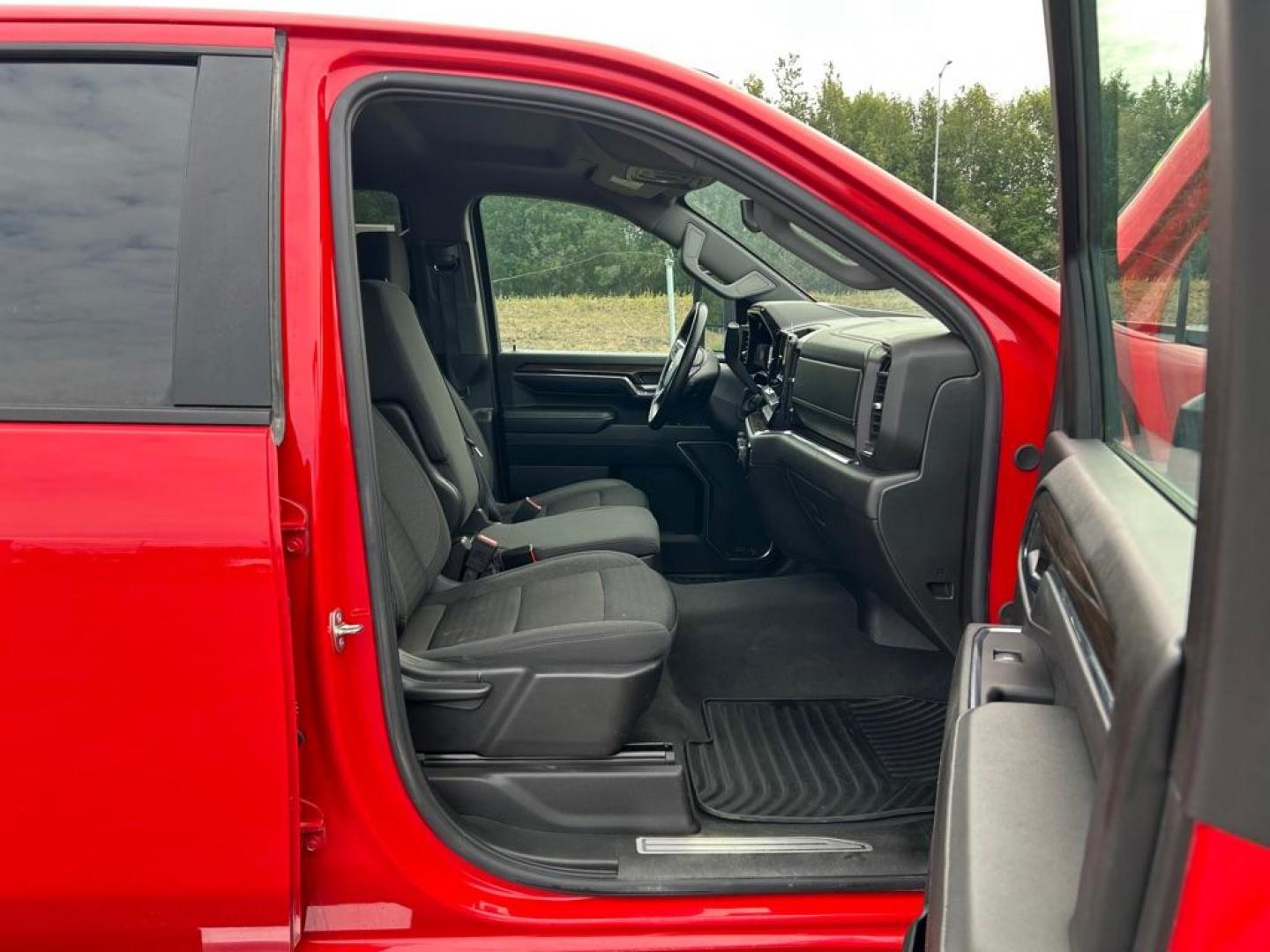 2024 RED CHEVROLET SILVERADO 2500 HEAVY DUTY LT (1GC4YNE75RF) with an 6.6L engine, Automatic transmission, located at 2525 S. Cushman, Fairbanks, AK, 99701, (907) 452-5707, 64.824036, -147.712311 - Photo#4