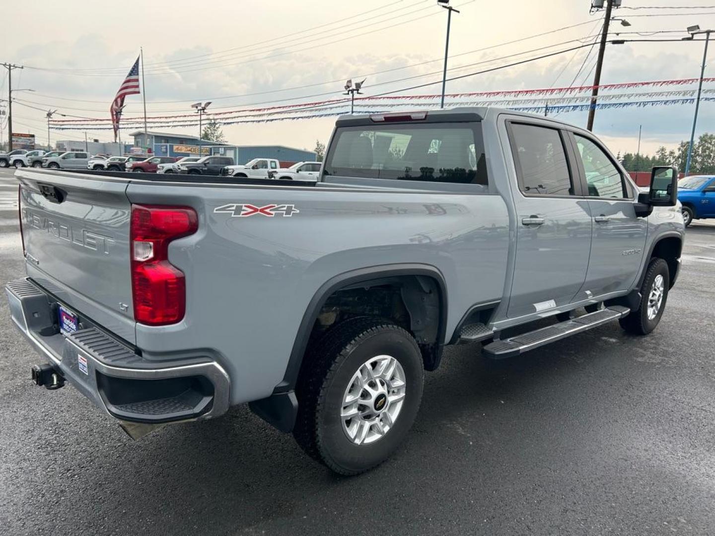 2024 GRAY CHEVROLET SILVERADO 2500 HEAVY DUTY LT (2GC4YNE70R1) with an 6.6L engine, Automatic transmission, located at 2525 S. Cushman, Fairbanks, AK, 99701, (907) 452-5707, 64.824036, -147.712311 - Photo#2
