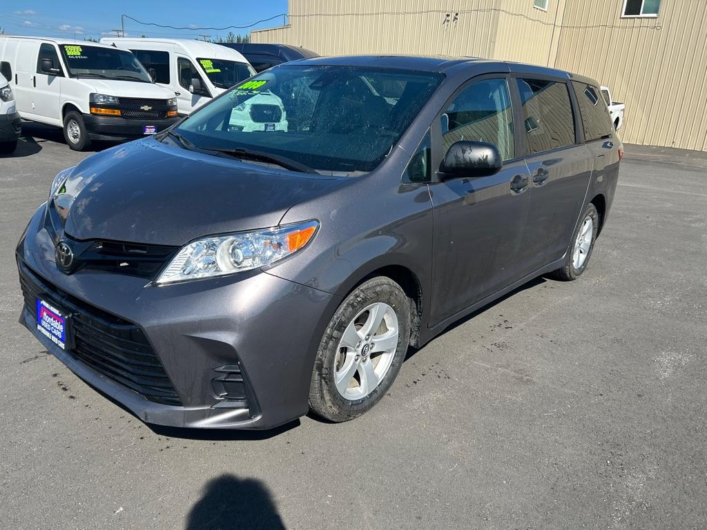 photo of 2019 TOYOTA SIENNA 