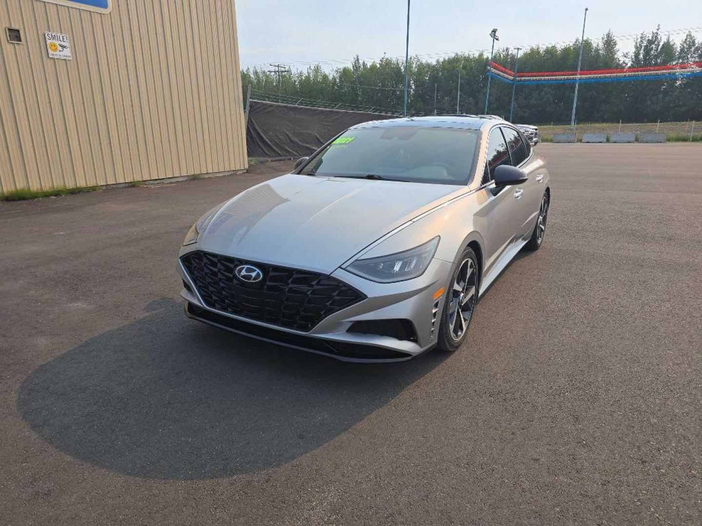 2021 SILVER HYUNDAI SONATA SEL PLUS (5NPEJ4J25MH) with an 1.6L engine, Automatic transmission, located at 2525 S. Cushman, Fairbanks, AK, 99701, (907) 452-5707, 64.824036, -147.712311 - Photo#3