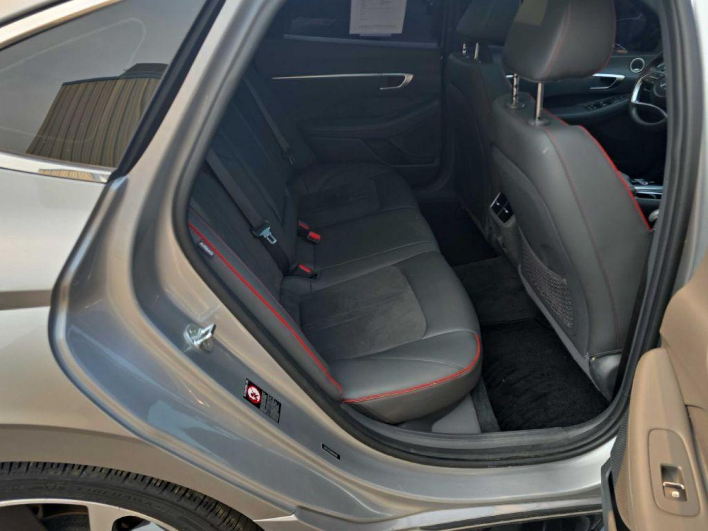 2021 SILVER HYUNDAI SONATA SEL PLUS (5NPEJ4J25MH) with an 1.6L engine, Automatic transmission, located at 2525 S. Cushman, Fairbanks, AK, 99701, (907) 452-5707, 64.824036, -147.712311 - Photo#4