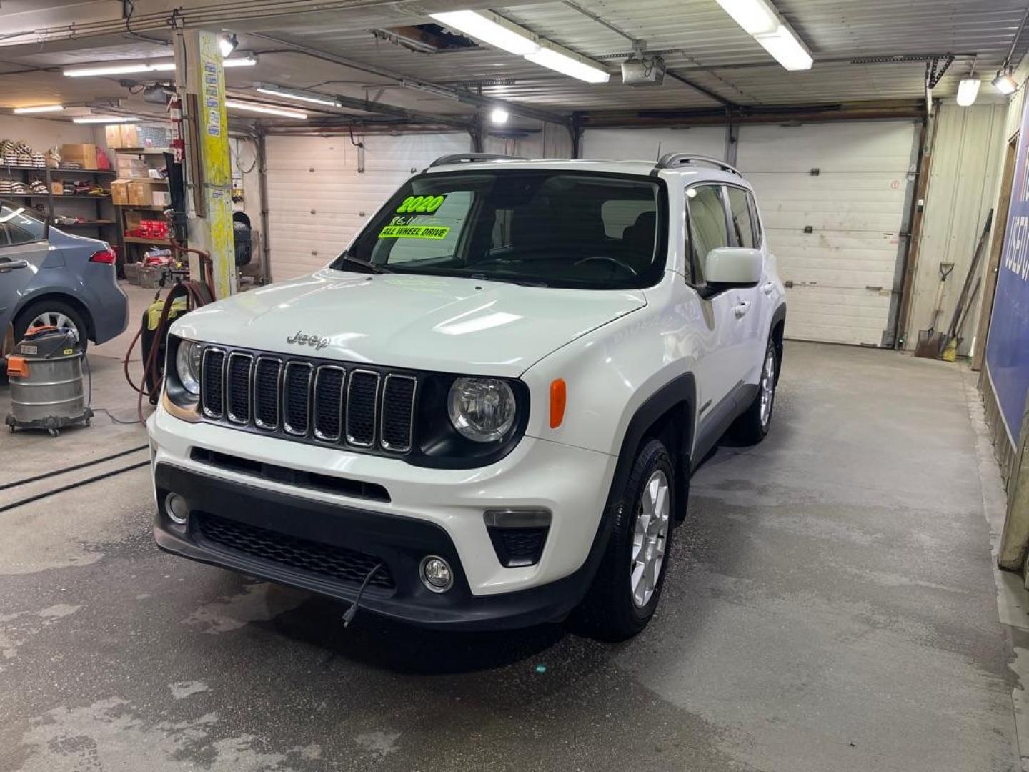 2020 WHITE JEEP RENEGADE LATITUDE (ZACNJBBB5LP) with an 2.4L engine, Automatic transmission, located at 2525 S. Cushman, Fairbanks, AK, 99701, (907) 452-5707, 64.824036, -147.712311 - Photo#1