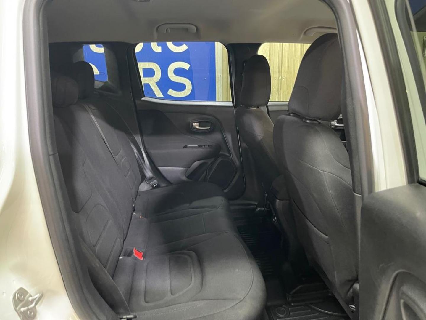 2020 WHITE JEEP RENEGADE LATITUDE (ZACNJBBB5LP) with an 2.4L engine, Automatic transmission, located at 2525 S. Cushman, Fairbanks, AK, 99701, (907) 452-5707, 64.824036, -147.712311 - Photo#4