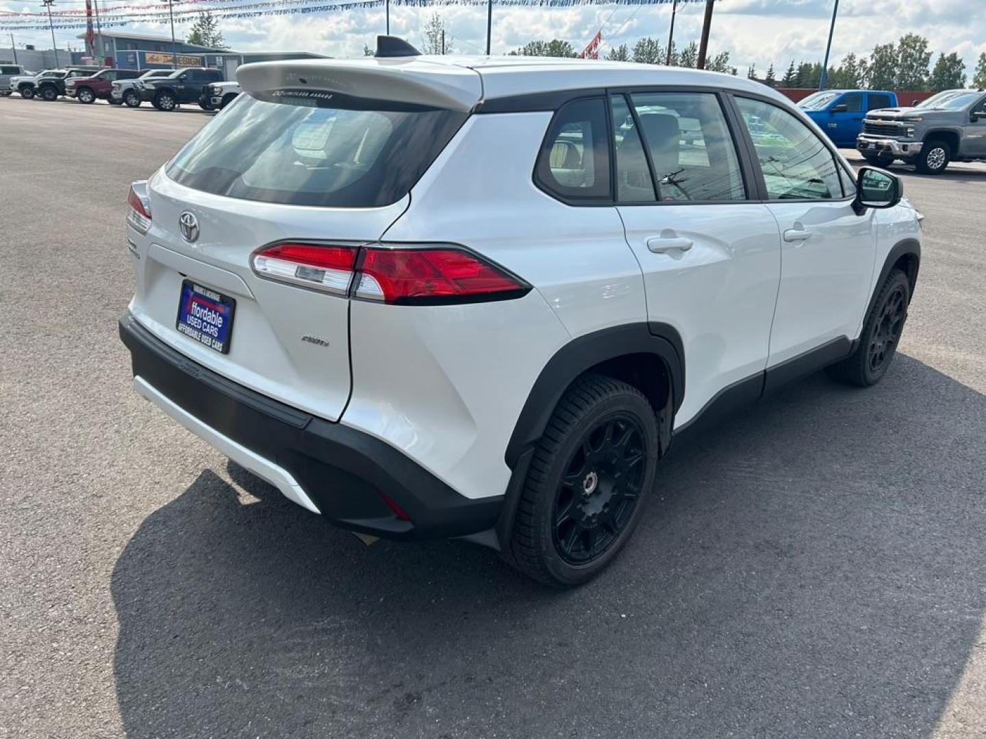 2022 WHITE TOYOTA COROLLA CROSS L (7MUAAABG7NV) with an 2.0L engine, Automatic transmission, located at 2525 S. Cushman, Fairbanks, AK, 99701, (907) 452-5707, 64.824036, -147.712311 - Photo#2