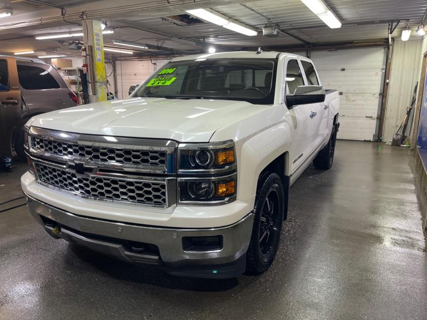 2014 WHITE CHEVROLET SILVERADO 1500 LTZ (3GCUKSEC3EG) with an 5.3L engine, Automatic transmission, located at 2525 S. Cushman, Fairbanks, AK, 99701, (907) 452-5707, 64.824036, -147.712311 - Photo#1