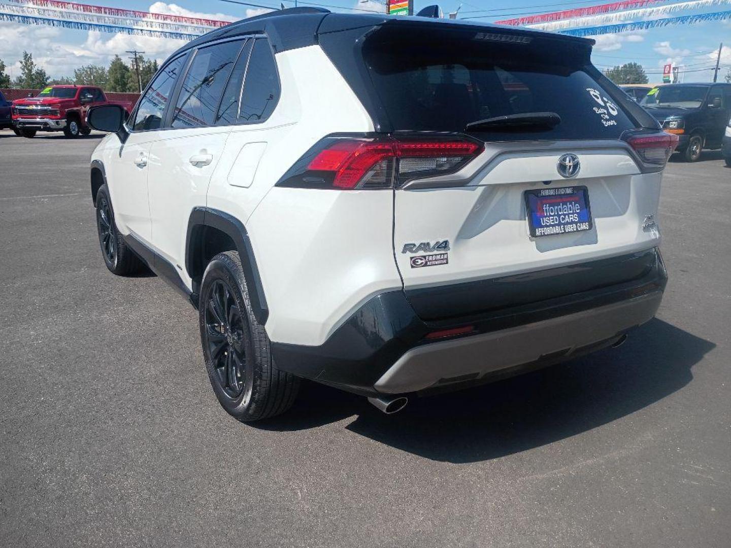 2023 WHITE TOYOTA RAV 4 XSE (2T3E6RFV8PW) , Automatic transmission, located at 2525 S. Cushman, Fairbanks, AK, 99701, (907) 452-5707, 64.824036, -147.712311 - Photo#4